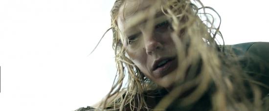 theshallows-blakelively-02990.jpg