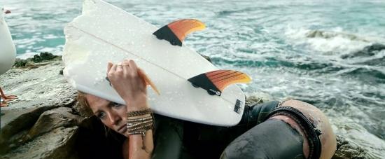 theshallows-blakelively-03074.jpg