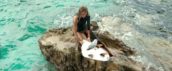 theshallows-blakelively-03132.jpg