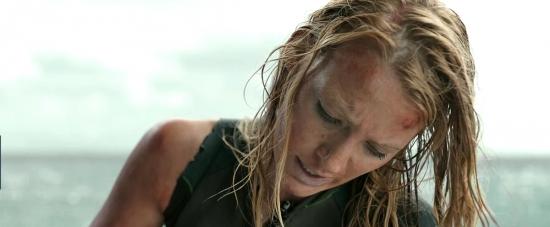 theshallows-blakelively-03180.jpg
