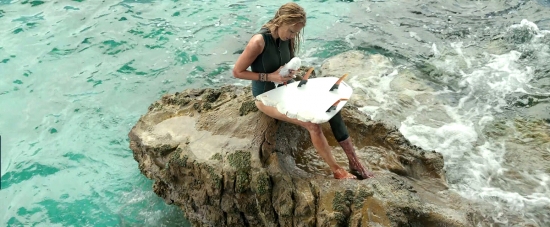 theshallows-blakelively-03181.jpg