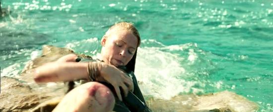 theshallows-blakelively-03289.jpg
