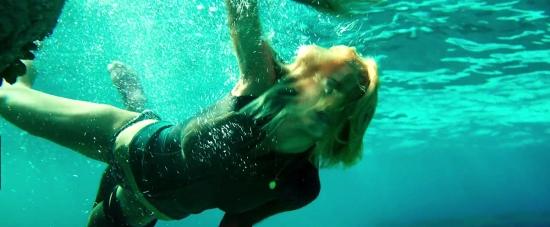 theshallows-blakelively-03364.jpg