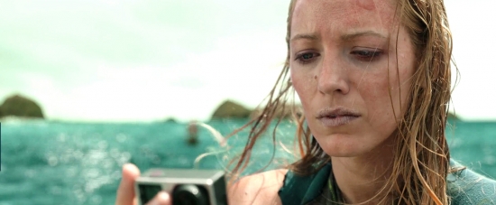 theshallows-blakelively-03407.jpg
