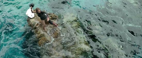 theshallows-blakelively-03729.jpg