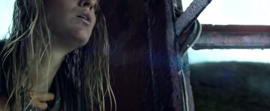 theshallows-blakelively-04069.jpg