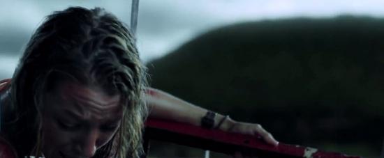 theshallows-blakelively-04392.jpg