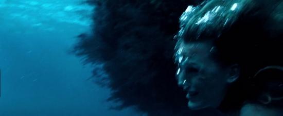 theshallows-blakelively-04498.jpg