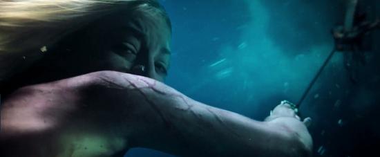 theshallows-blakelively-04546.jpg