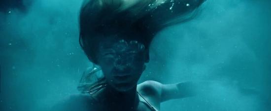 theshallows-blakelively-04570.jpg