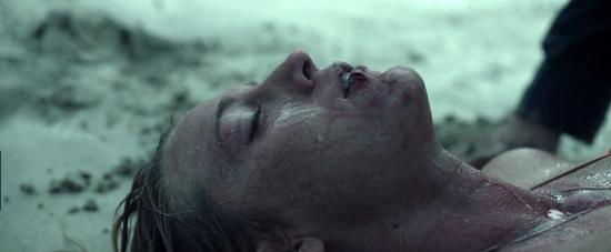 theshallows-blakelively-04643.jpg