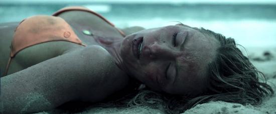 theshallows-blakelively-04692.jpg
