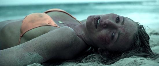 theshallows-blakelively-04708.jpg