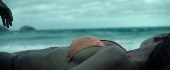 theshallows-blakelively-04723.jpg