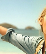 theshallows-blakelively-00308.jpg