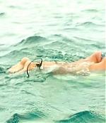 theshallows-blakelively-00585.jpg