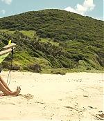 theshallows-blakelively-00895.jpg