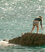 theshallows-blakelively-01710.jpg