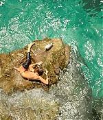 theshallows-blakelively-01980.jpg