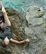 theshallows-blakelively-02827.jpg