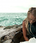 theshallows-blakelively-03109.jpg