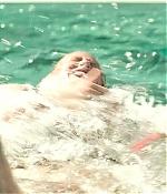 theshallows-blakelively-03283.jpg