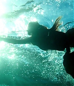 theshallows-blakelively-03343.jpg