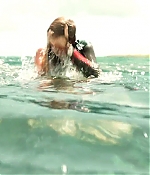 theshallows-blakelively-03348.jpg