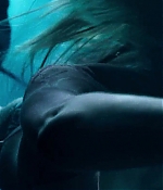 theshallows-blakelively-04551.jpg