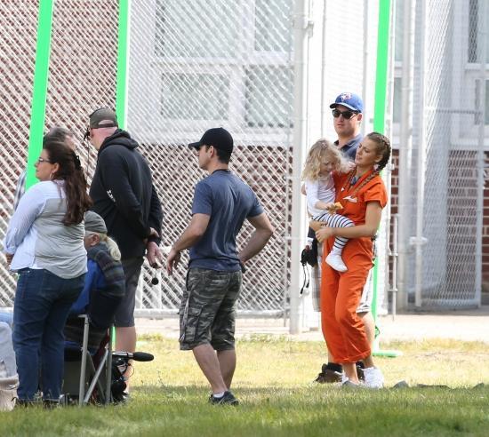 51088861_blakelively_picturepub_09.jpg