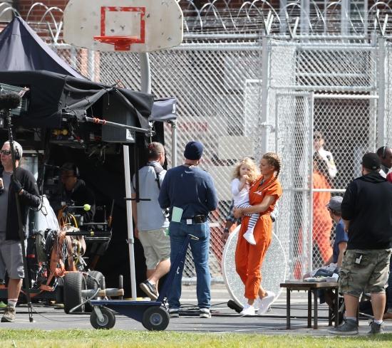 Click to view full size image
==============
51088865_blakelively_picturepub_11.jpg 51088865_blakelively_picturepub_11.jpg