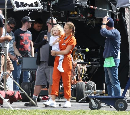 51088879_blakelively_picturepub_15.jpg