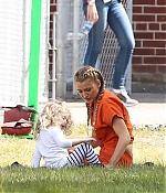 51088854_blakelively_picturepub_05.jpg