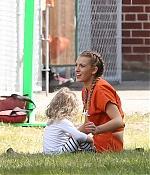 51088856_blakelively_picturepub_06.jpg