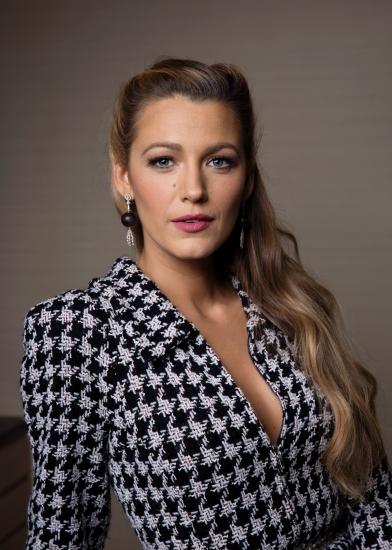 blake-lively-nestandard2.jpg