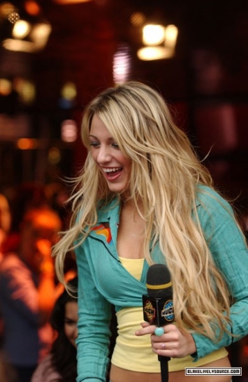 Click to view full size image
==============
MuchMusic-MQ-013.jpg MuchMusic-MQ-013.jpg