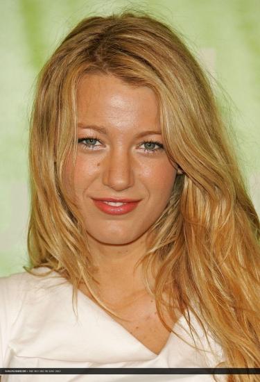CWUpfront-Arrivals-001.jpg