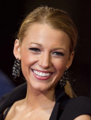 Click to view full size image
==============
blakelively_townbostonprem09.jpg blakelively_townbostonprem09.jpg