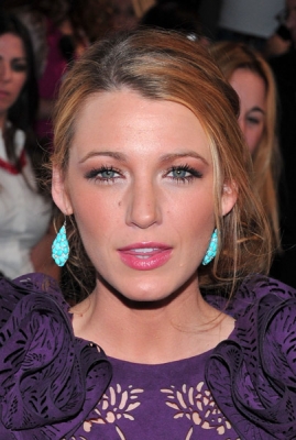 Click to view full size image
==============
blakelively_motionpicturegala23.jpg blakelively_motionpicturegala23.jpg