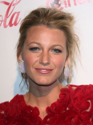 BlakeLively-CinemaConAwards11_04.jpg