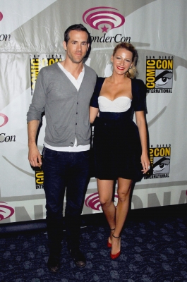 Click to view full size image
==============
BlakeLively-WonderCon11_10.jpg BlakeLively-WonderCon11_10.jpg