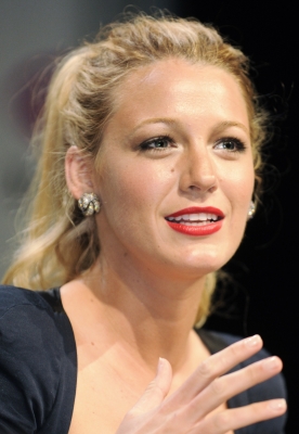 Click to view full size image
==============
BlakeLively-WonderCon11_24.jpg BlakeLively-WonderCon11_24.jpg