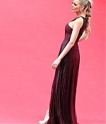 VN_Blake_Lively_131447.jpg