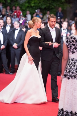 Click to view full size image
==============
VN_Blake_Lively_and_R_134-5.jpg VN_Blake_Lively_and_R_134-5.jpg