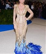 blake-lively-at-2017-met-gala-in-new-york-05-01-2017_10.jpg