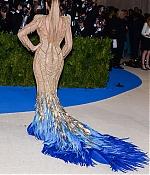 blake-lively-at-2017-met-gala-in-new-york-05-01-2017_4.jpg