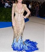blake-lively-at-2017-met-gala-in-new-york-05-01-2017_5.jpg