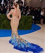 blake-lively-at-2017-met-gala-in-new-york-05-01-2017_7.jpg