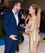 blake-lively-at-2017-met-gala-in-new-york-05-01-2017_8.jpg