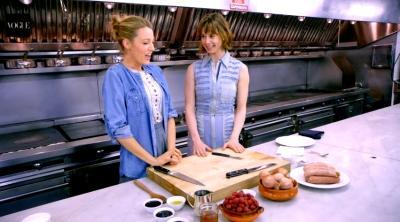 Click to view full size image
==============
blakelively_cooking00125.jpg blakelively_cooking00125.jpg